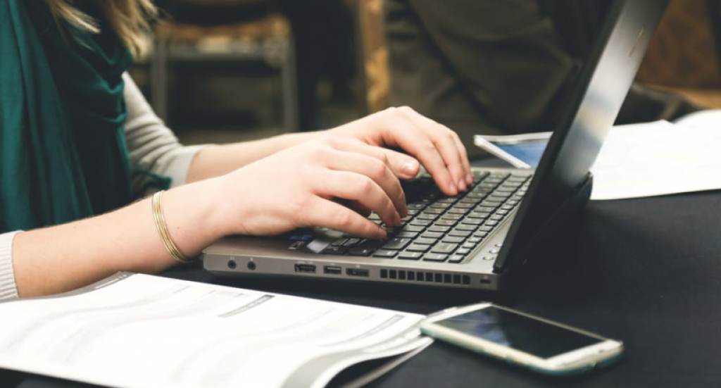 10 Awesome Holiday Email Examples/Templates For Online Store Owners
