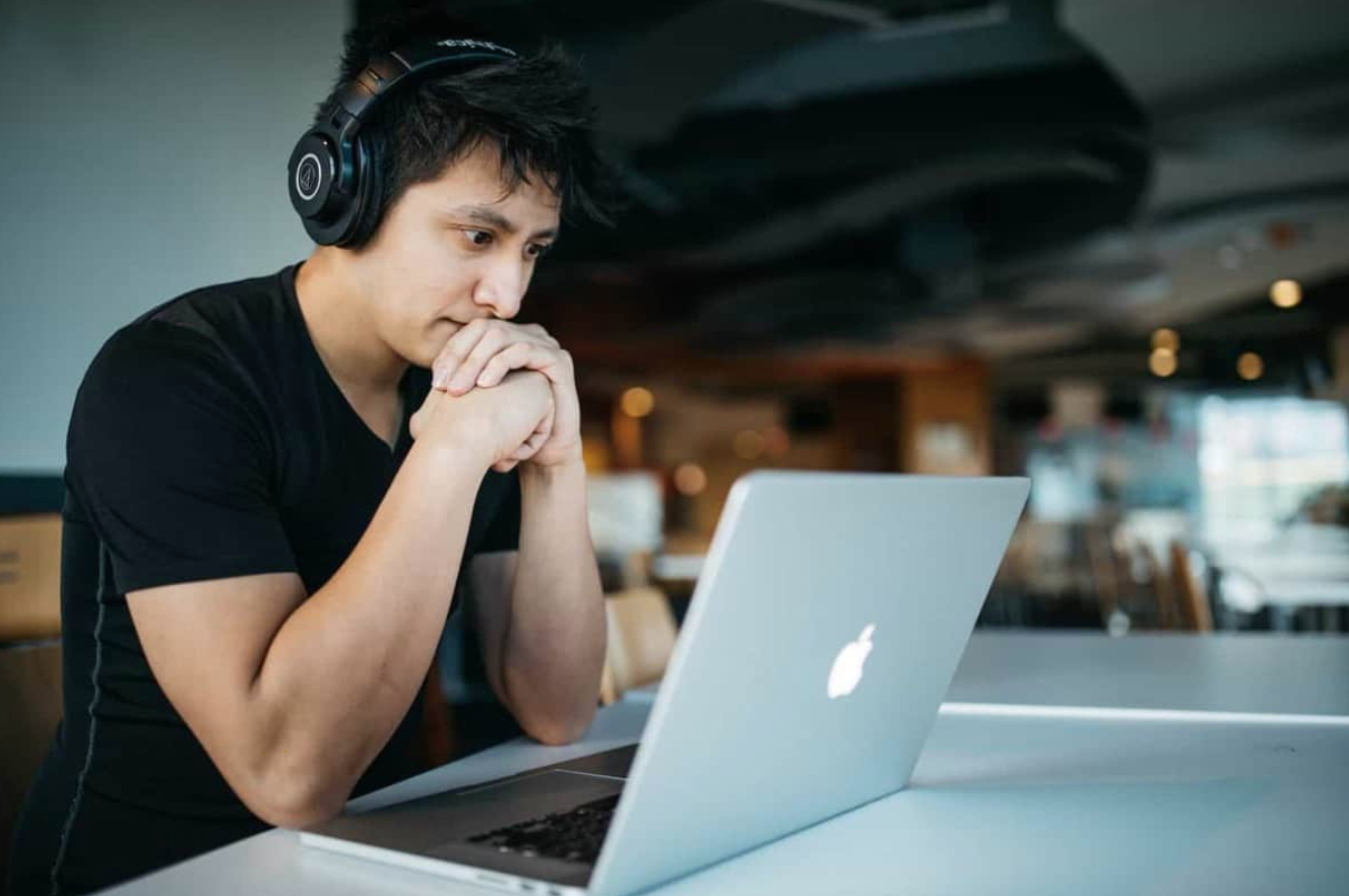 4 Headphones To Experience True Wireless Stereo For Downloaded Music