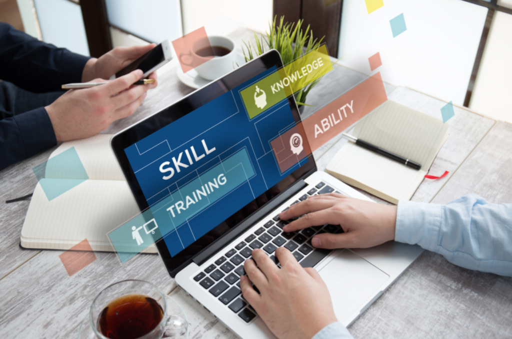 Managing A Virtual Team? How Using An Employee Time Clock App Can Help