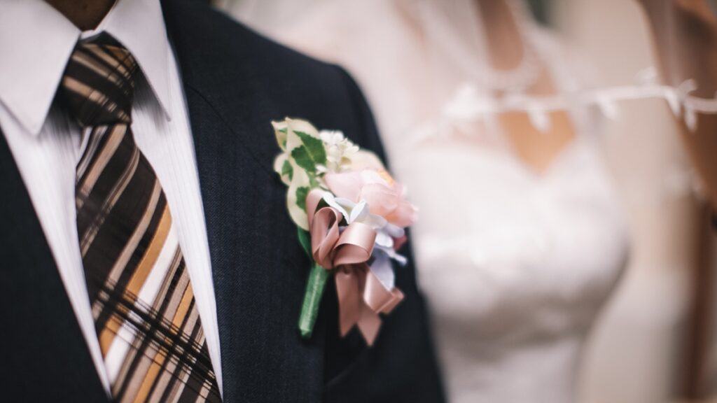 Choosing the men’s wedding suits: What to look for?