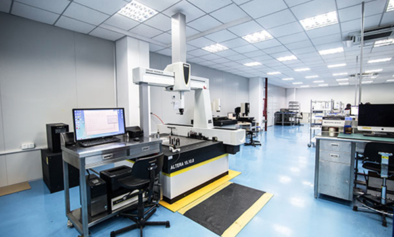 Clamping force in injection molding