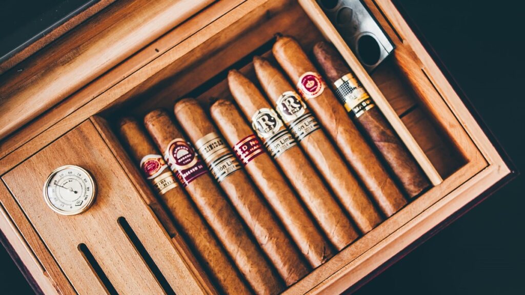 How to store cigars in a Humidor Cabinet?