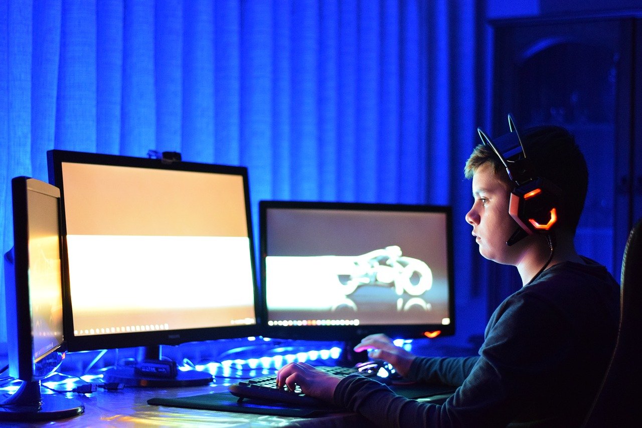 Playing a Fun and Winning Online Games in LSM99
