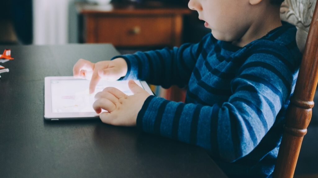How To Select The Right Apps For Young Children?