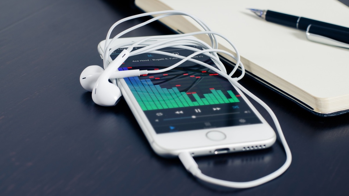 Learn How Entertainment Field Influences the Mobile Technologies Development