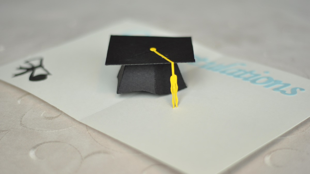 Importance of a Customized Graduation Card