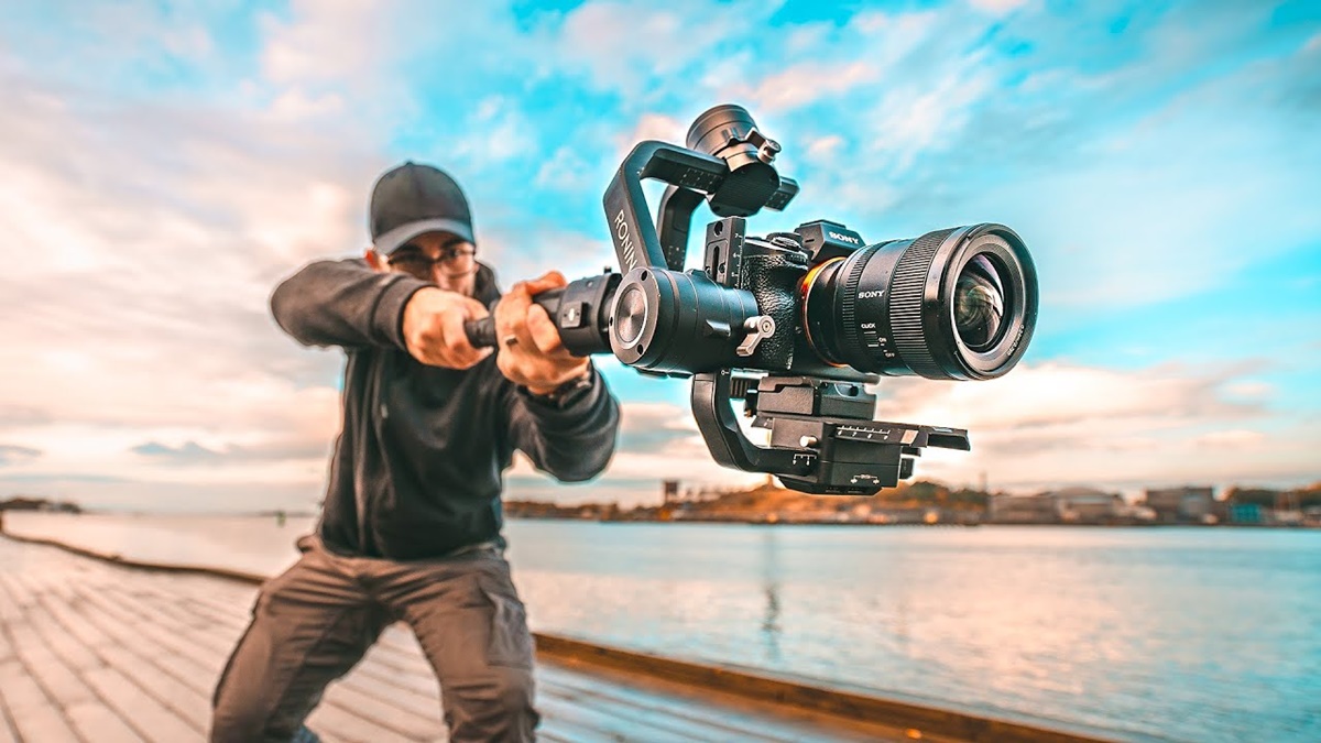 Top 3 Cinematic Moves You Can Simply Achieve by Using Handheld Gimbal Stabilizer 06