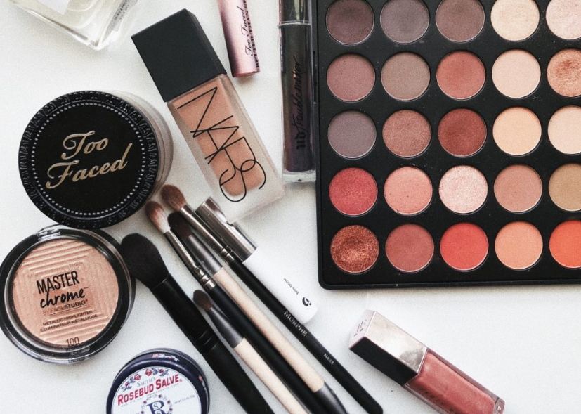 Things To Consider while Buying Female Make-up Products Essential for Modern Fashion