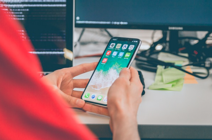 What are some benefits of a drag and drop App Builder?