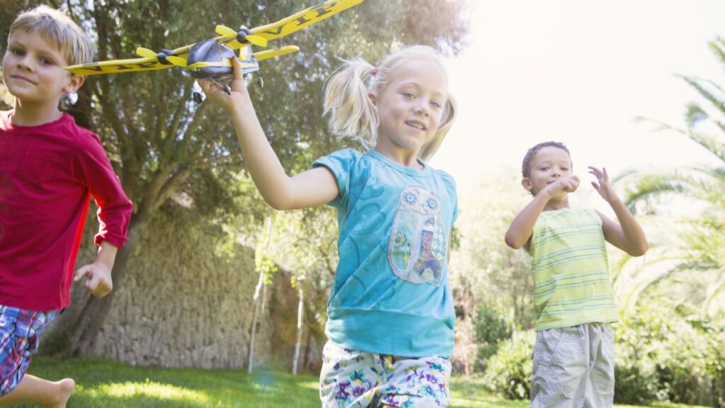 Top 6 Benefit of Children Play Outside Games