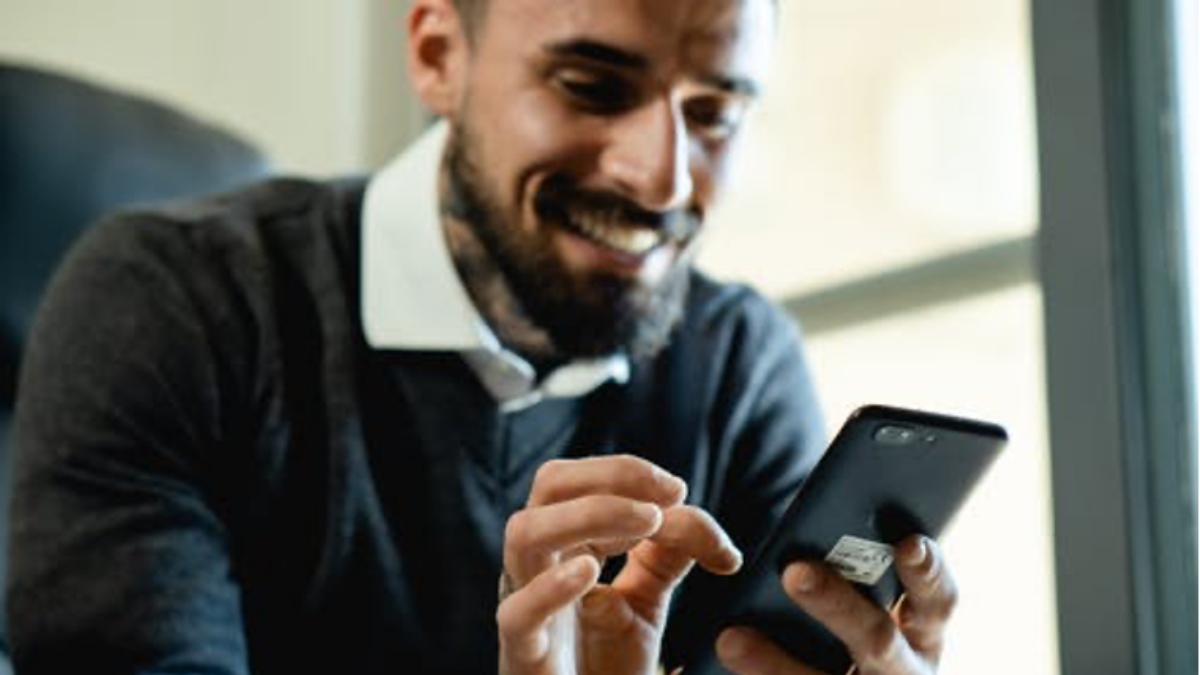 Why do people prefer to play games on the go?