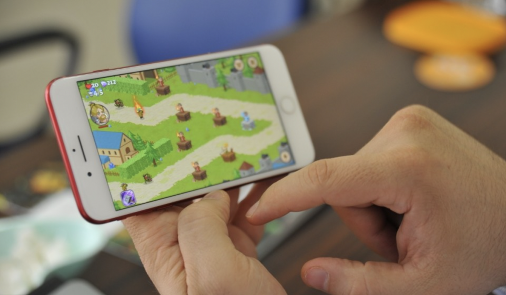 5 iPhone Games to Beat Boredom
