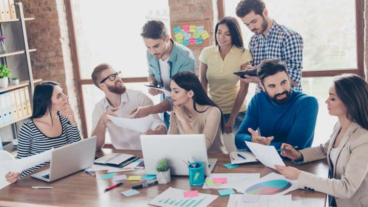 How To Choose Between a Freelancer Or a UX Agency