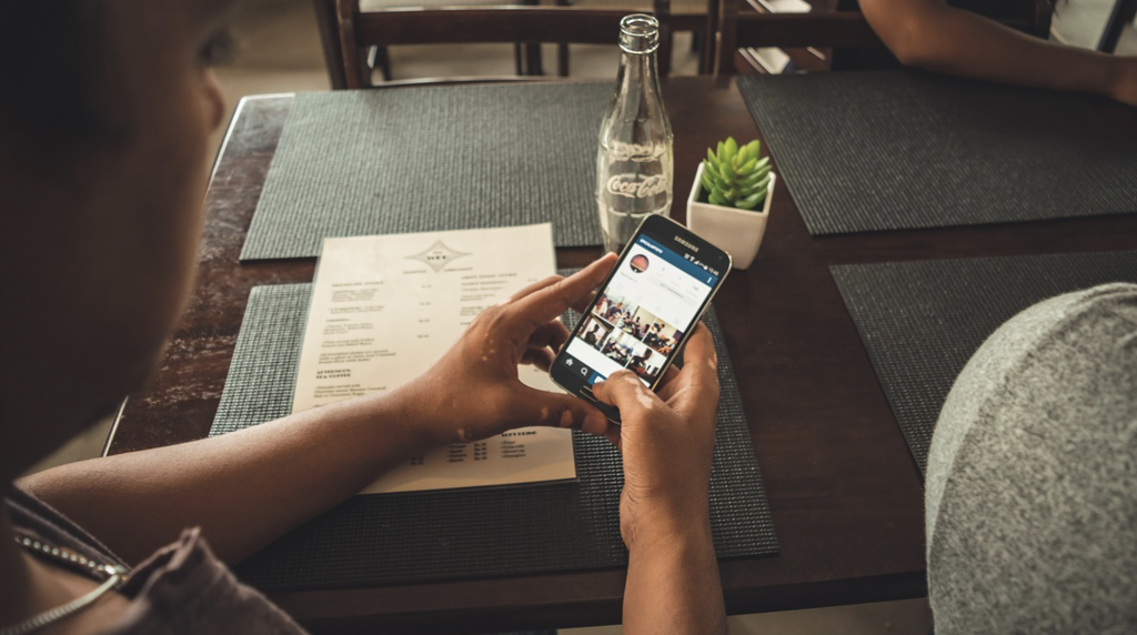 How to Buy Instagram likes for Your Business without being penalized by Instagram algorithms