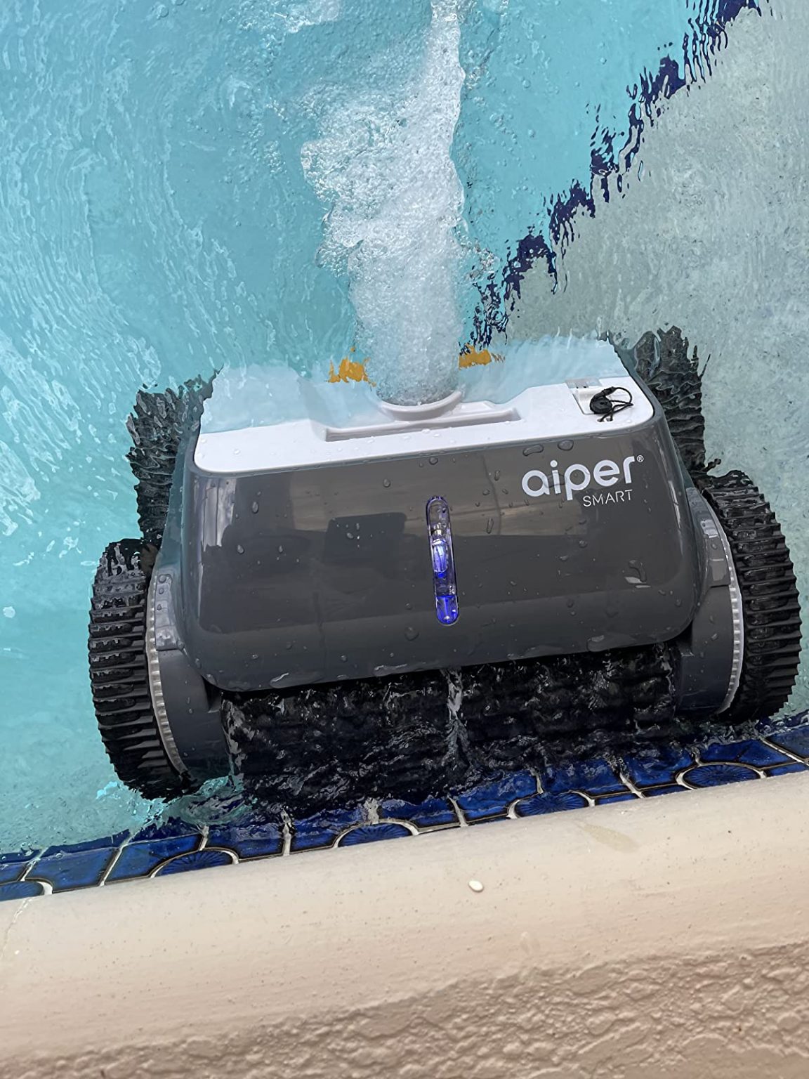 What makes the Aiper Smart Aipury1500 Cordless Robotic Pool Cleaner the