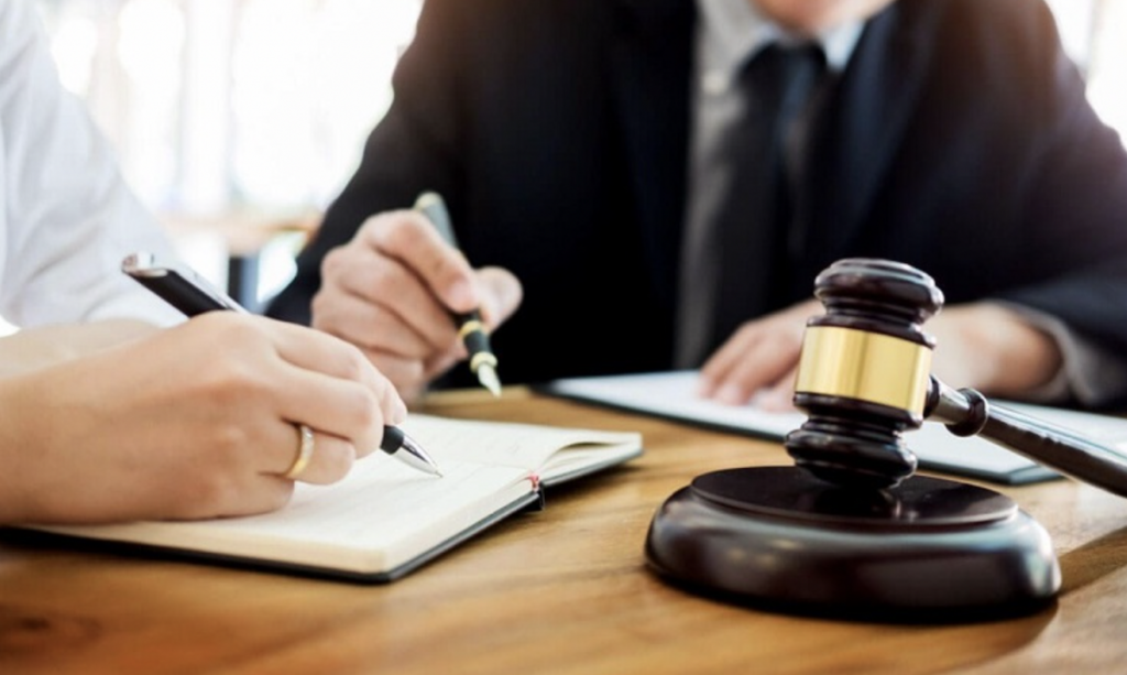 How to Choose the Best Fraud Attorney Online