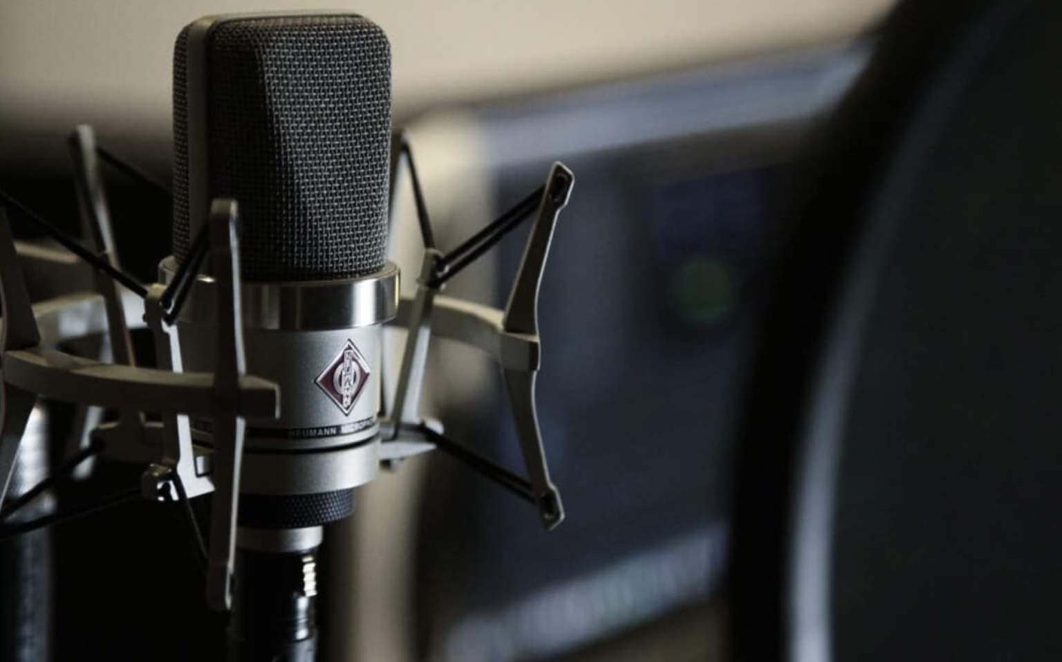 What is the difference between cardioid and condenser microphones