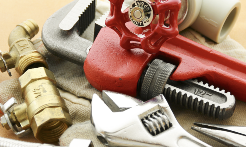 6 Must-Have Tools for DIY Plumbers